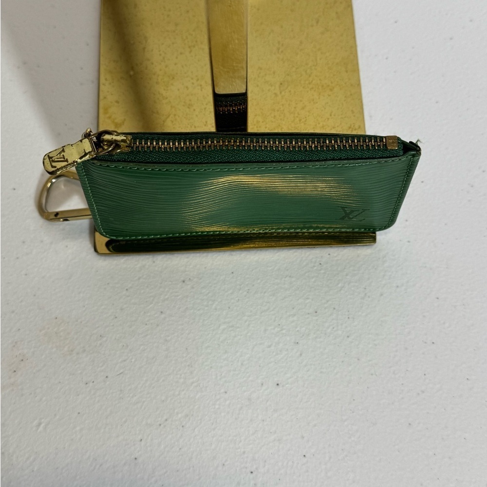 Louis Vuitton Green Epi Key Holder - Picture 2 of 7